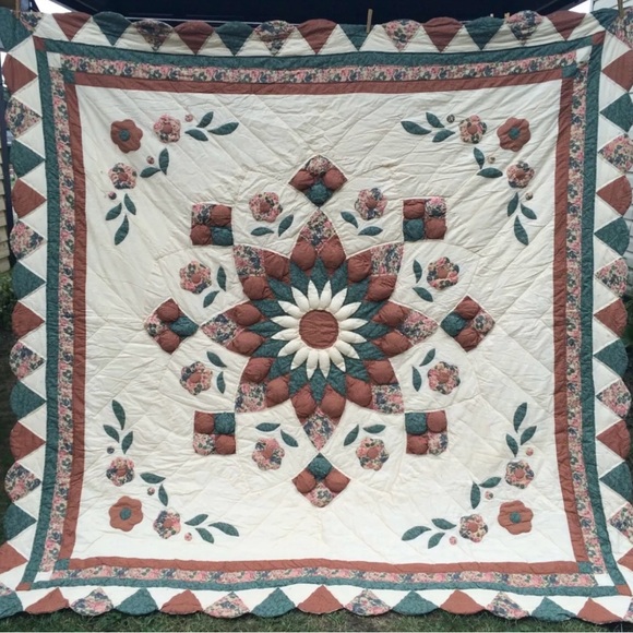 Vintage Queen Size Floral Quilt - Picture 10 of 10